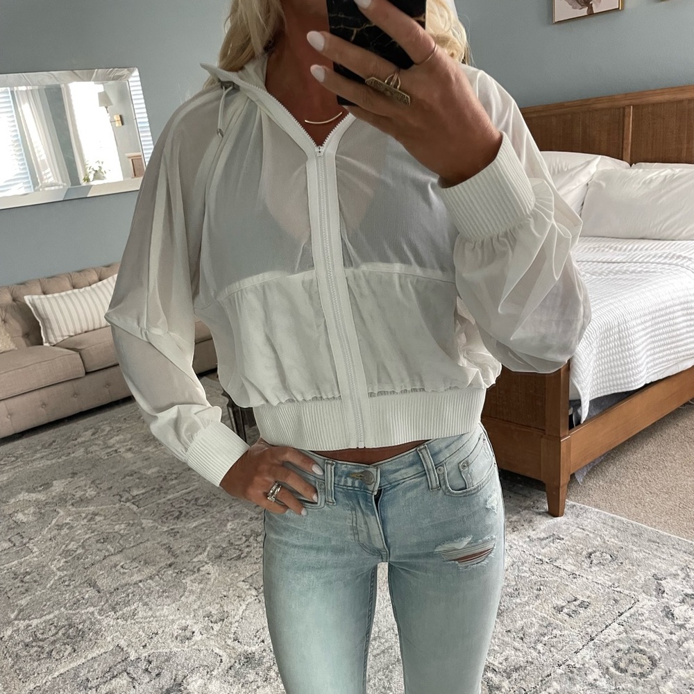 Athleta white mesh Vata jacket. Size small